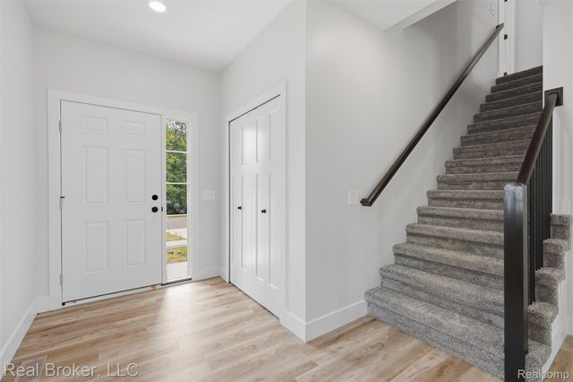9400 Roland Drive, Hamburg Township, MI 48116