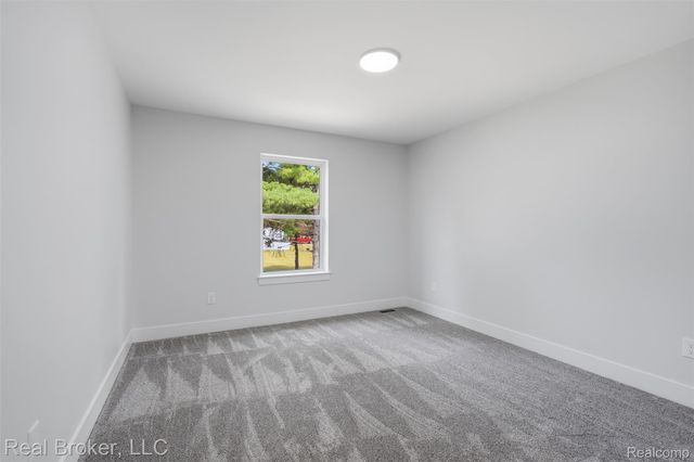 9400 Roland Drive, Hamburg Township, MI 48116