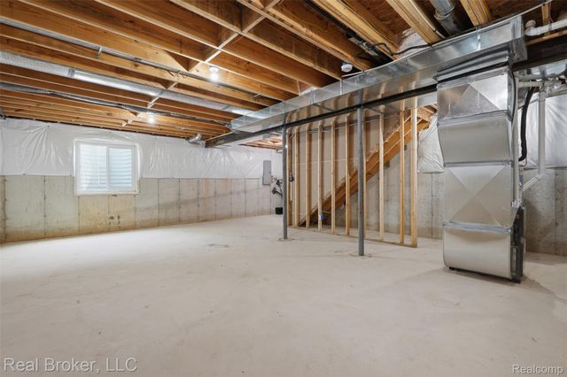 9400 Roland Drive, Hamburg Township, MI 48116