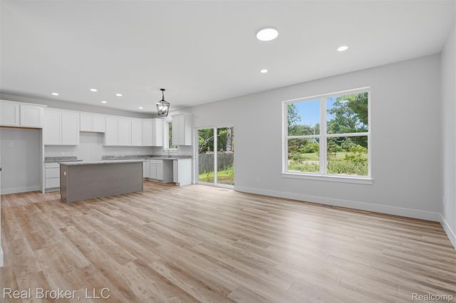 9400 Roland Drive, Hamburg Township, MI 48116