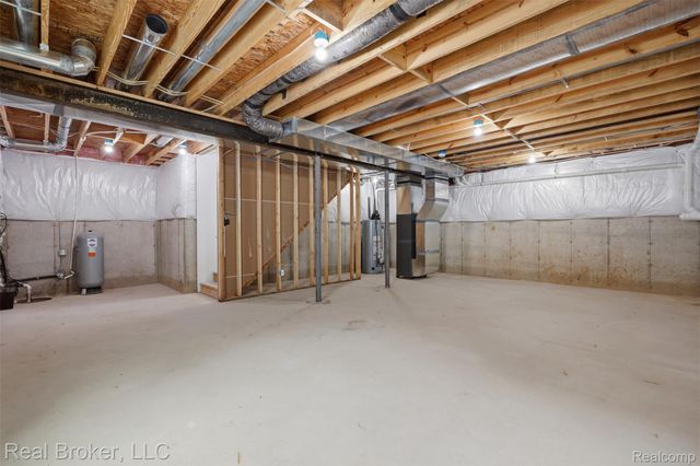 9400 Roland Drive, Hamburg Township, MI 48116