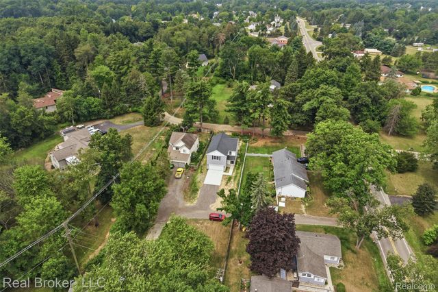 9400 Roland Drive, Hamburg Township, MI 48116