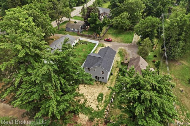 9400 Roland Drive, Hamburg Township, MI 48116