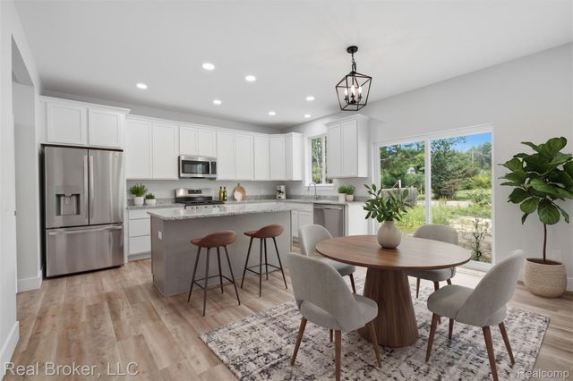 9400 Roland Drive, Hamburg Township, MI 48116