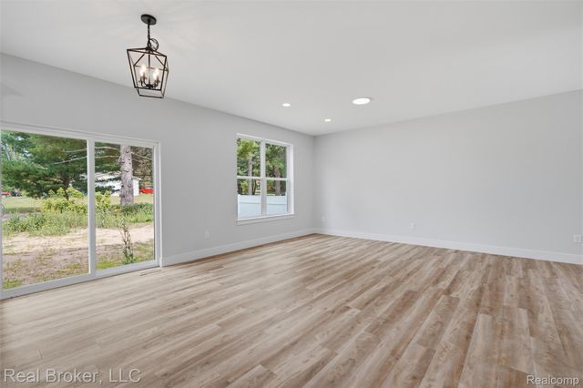 9400 Roland Drive, Hamburg Township, MI 48116