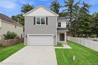 9400 Roland Drive, Hamburg Township, MI 48116