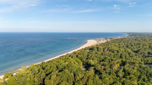 401 Stickney Ridge Road, Grand Haven City, MI 49417