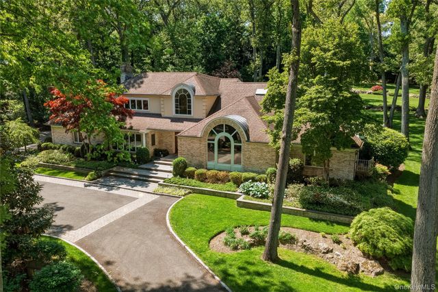 5 Victorian Lane, Brookville, NY 11545