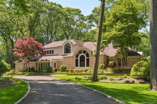 5 Victorian Lane, Brookville, NY 11545