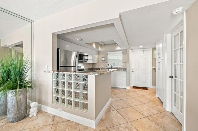 140 NE 28TH Avenue 602, Pompano Beach, FL 33062