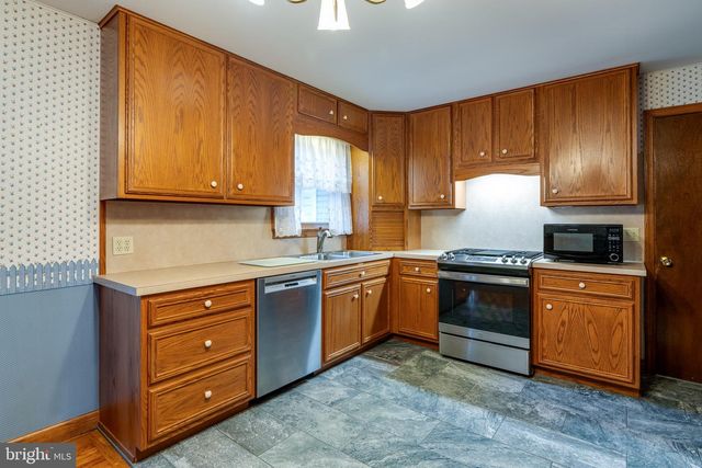 508 OAK GROVE DR, Lancaster, PA 17601