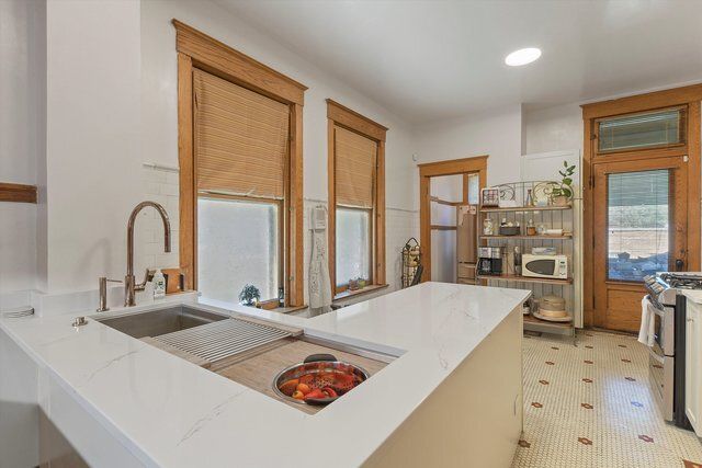 1036 W Garfield Boulevard, Chicago, IL 60609