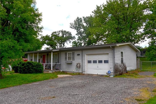 8000 Riverview Avenue, Kansas City, KS 66112