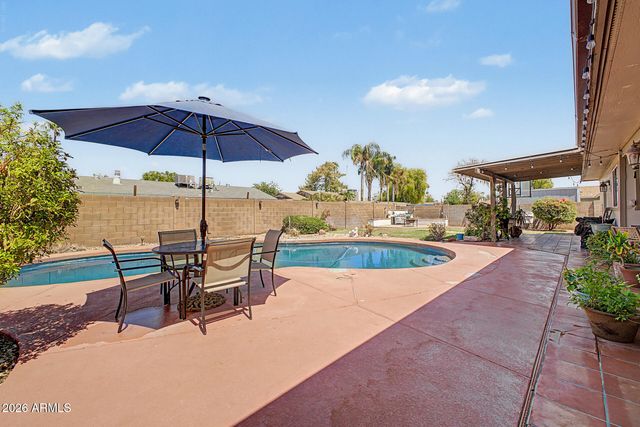 5816 W ROYAL PALM Road, Glendale, AZ 85302