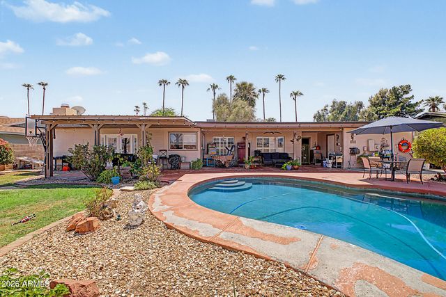 5816 W ROYAL PALM Road, Glendale, AZ 85302