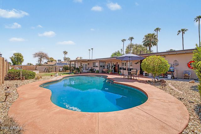 5816 W ROYAL PALM Road, Glendale, AZ 85302