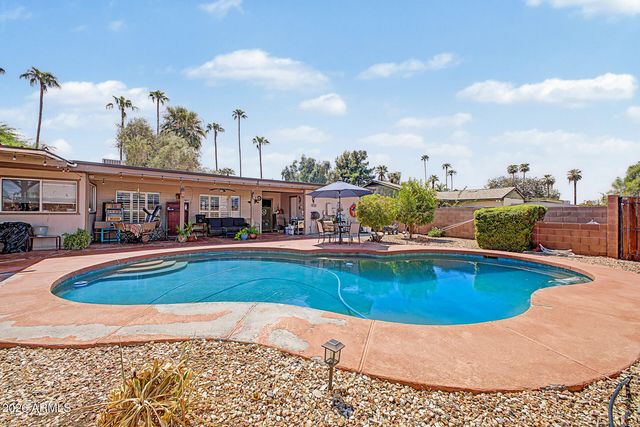 5816 W ROYAL PALM Road, Glendale, AZ 85302