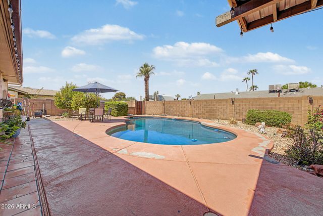 5816 W ROYAL PALM Road, Glendale, AZ 85302
