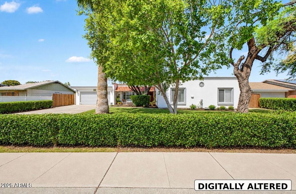 5816 W ROYAL PALM Road, Glendale, AZ 85302
