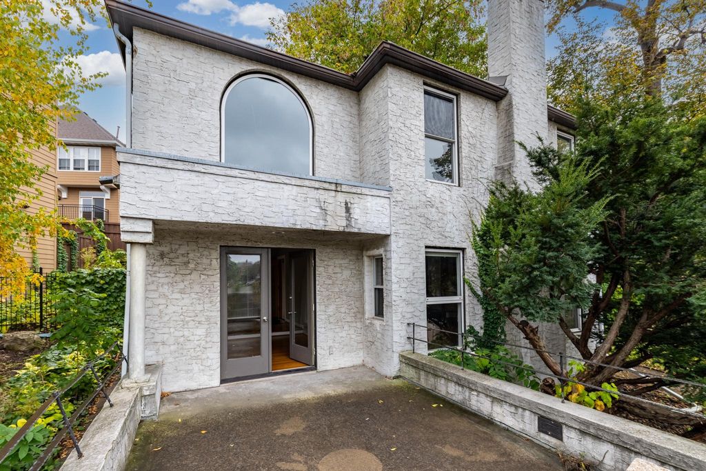 233 Groveland Avenue, Minneapolis, MN 55403 — exterior