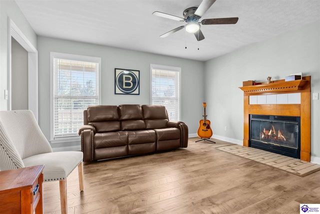 115 Rolling Oaks Drive, Vine Grove, KY 40175