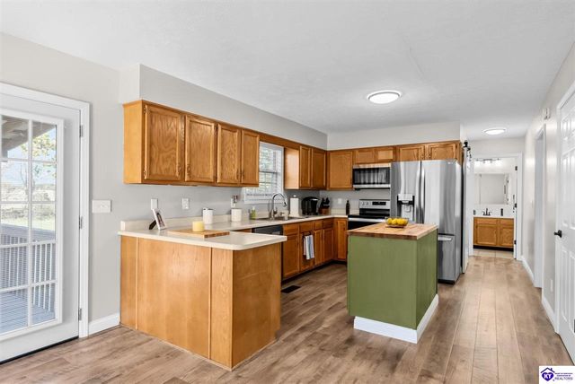 115 Rolling Oaks Drive, Vine Grove, KY 40175