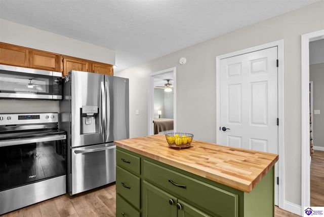 115 Rolling Oaks Drive, Vine Grove, KY 40175