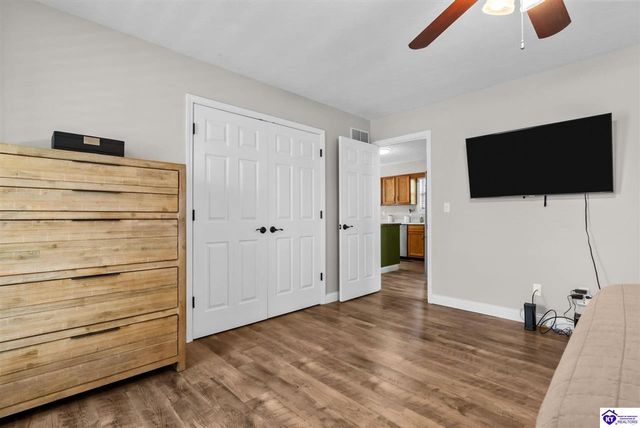 115 Rolling Oaks Drive, Vine Grove, KY 40175
