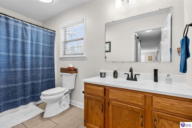 115 Rolling Oaks Drive, Vine Grove, KY 40175