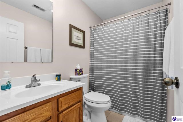 115 Rolling Oaks Drive, Vine Grove, KY 40175