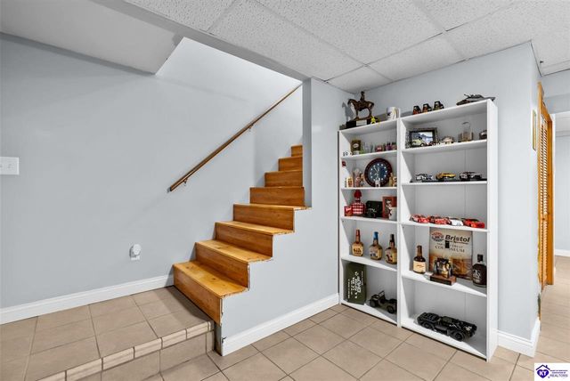 115 Rolling Oaks Drive, Vine Grove, KY 40175