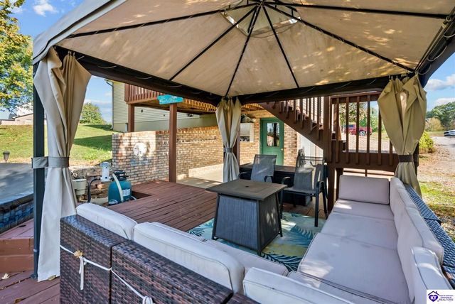115 Rolling Oaks Drive, Vine Grove, KY 40175