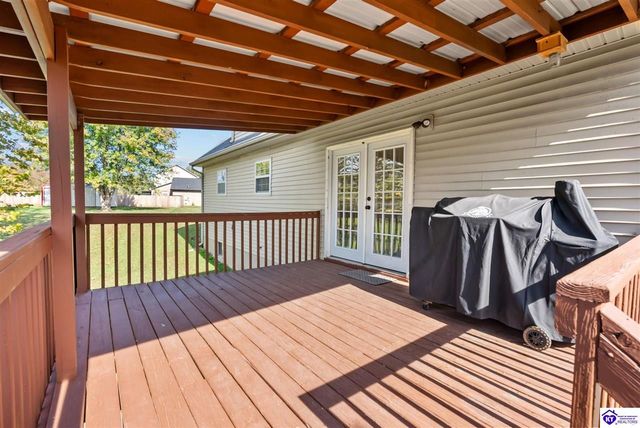 115 Rolling Oaks Drive, Vine Grove, KY 40175