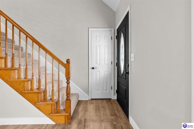 115 Rolling Oaks Drive, Vine Grove, KY 40175