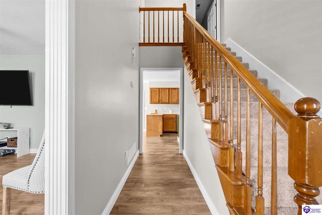 115 Rolling Oaks Drive, Vine Grove, KY 40175