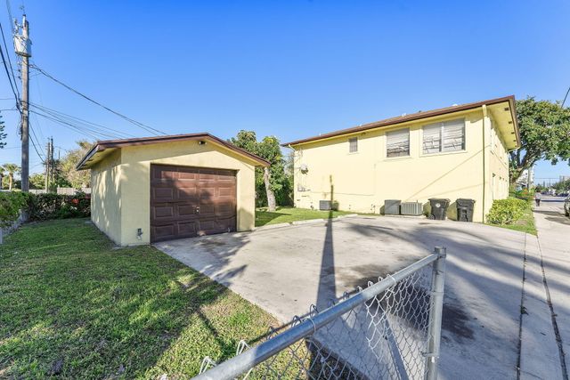 29 S D Street, Lake Worth Beach, FL 33460
