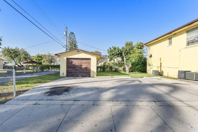 29 S D Street, Lake Worth Beach, FL 33460