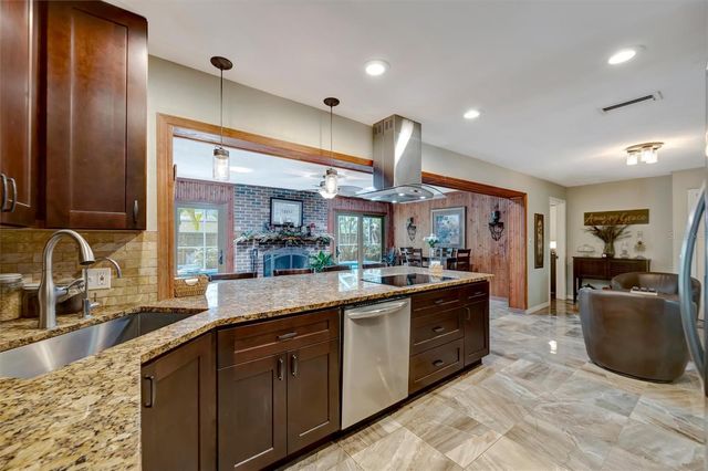 9782 55TH AVENUE N, St Petersburg, FL 33708