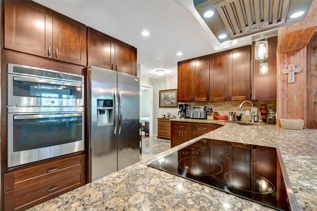 9782 55TH AVENUE N, St Petersburg, FL 33708