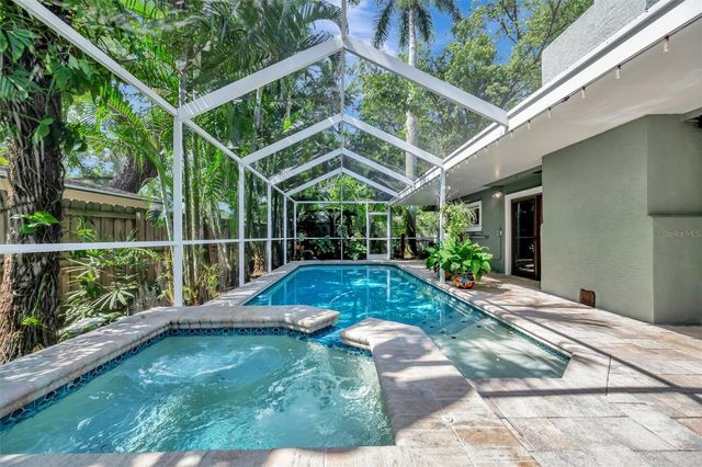 9782 55TH AVENUE N, St Petersburg, FL 33708