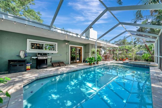 9782 55TH AVENUE N, St Petersburg, FL 33708