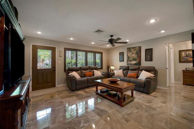 9782 55TH AVENUE N, St Petersburg, FL 33708