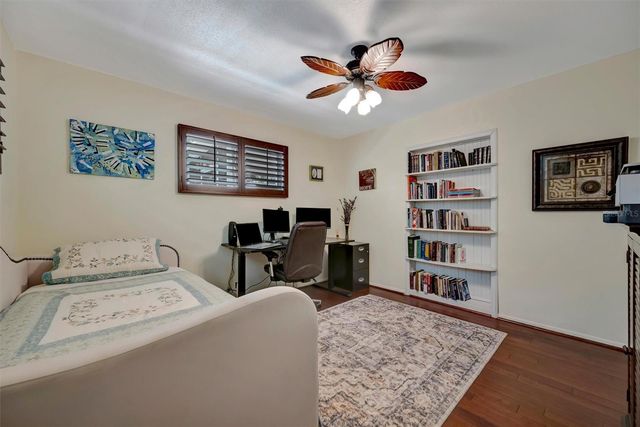 9782 55TH AVENUE N, St Petersburg, FL 33708