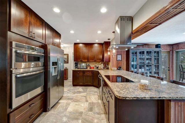 9782 55TH AVENUE N, St Petersburg, FL 33708