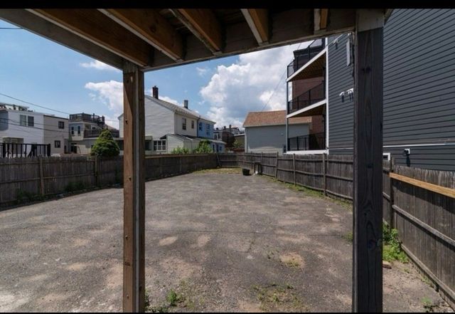 9 P Street 3, Boston, MA 02127