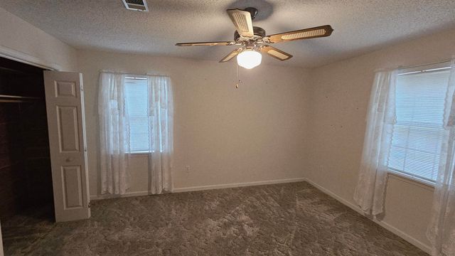 405 CREEKSIDE DR, Cherokee, AL 35616