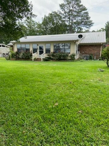 405 CREEKSIDE DR, Cherokee, AL 35616