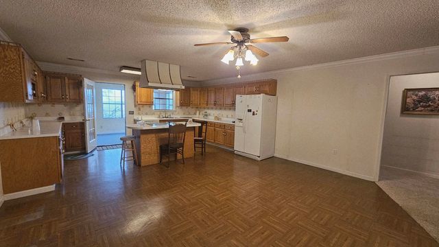 405 CREEKSIDE DR, Cherokee, AL 35616