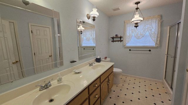 405 CREEKSIDE DR, Cherokee, AL 35616