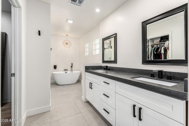 2539 E CAMPBELL Avenue, Phoenix, AZ 85016